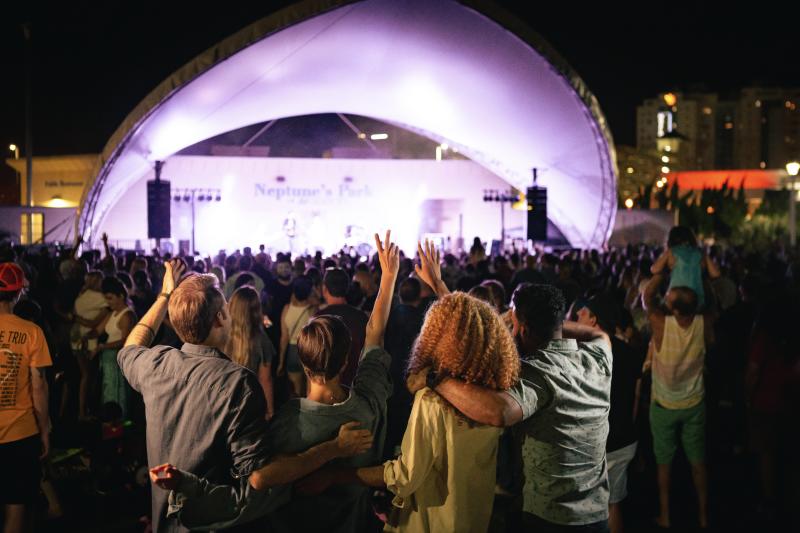 Feel the energy at Neptune Park with live performances that animate the Virginia Beach night.